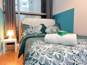 Relaxing Closed Partition Room in Tecom Near Metro